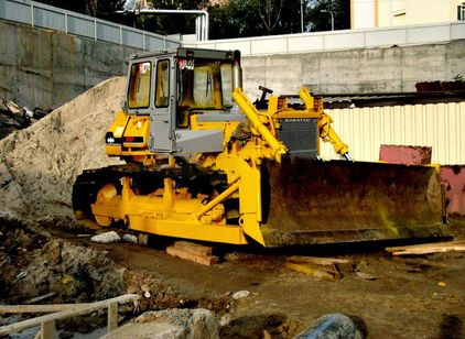 KOMATSU D65