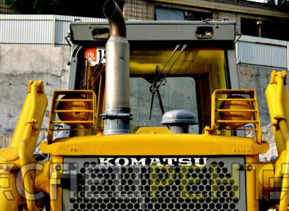 KOMATSU D65
