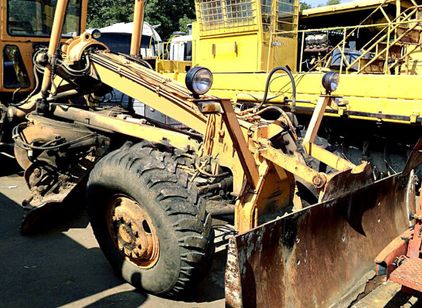 Автогрейдер ДЗ
                        122