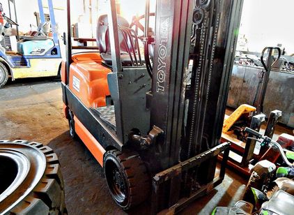 Аренда вилочного погрузчика TOYOTA 1.8 тонны TOYOTA Газ / Бензин