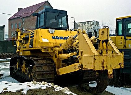 KOMATSU
                        D275